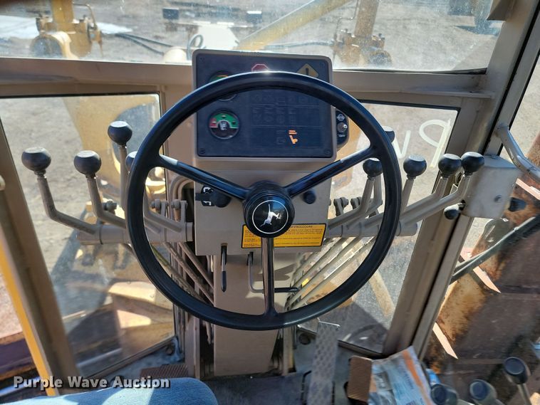 image for item KU9049 1996 John Deere 770BH  motor grader