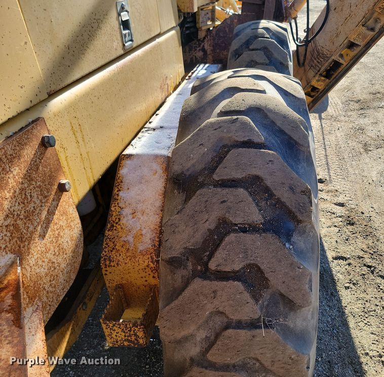 image for item KU9049 1996 John Deere 770BH  motor grader