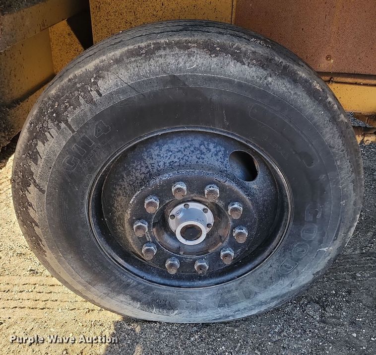 image for item KU9050 2000 Rosco SPRHH  chip spreader