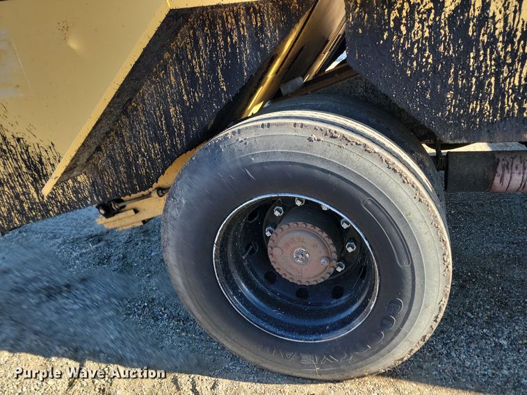 image for item KU9050 2000 Rosco SPRHH  chip spreader