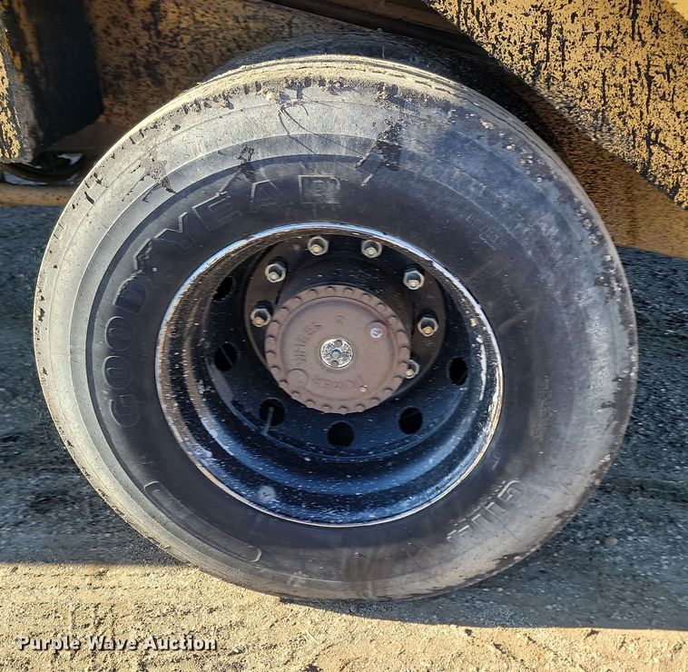 image for item KU9050 2000 Rosco SPRHH  chip spreader