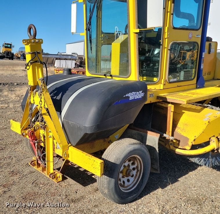 image for item KU9051 Superior Broom DT80CT  broom