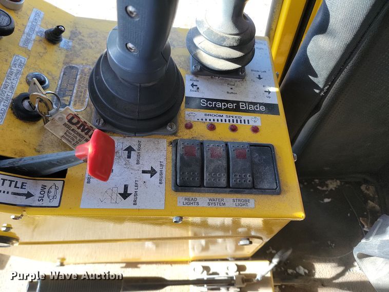 image for item KU9051 Superior Broom DT80CT  broom