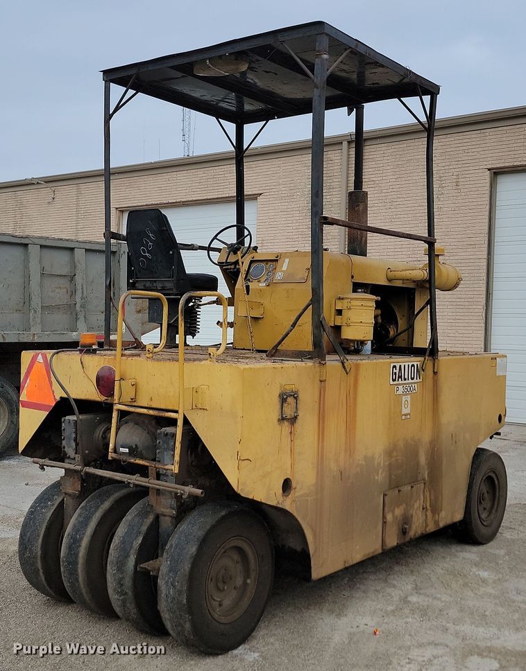 image for item KU9069 Galion P3500A  pneumatic roller