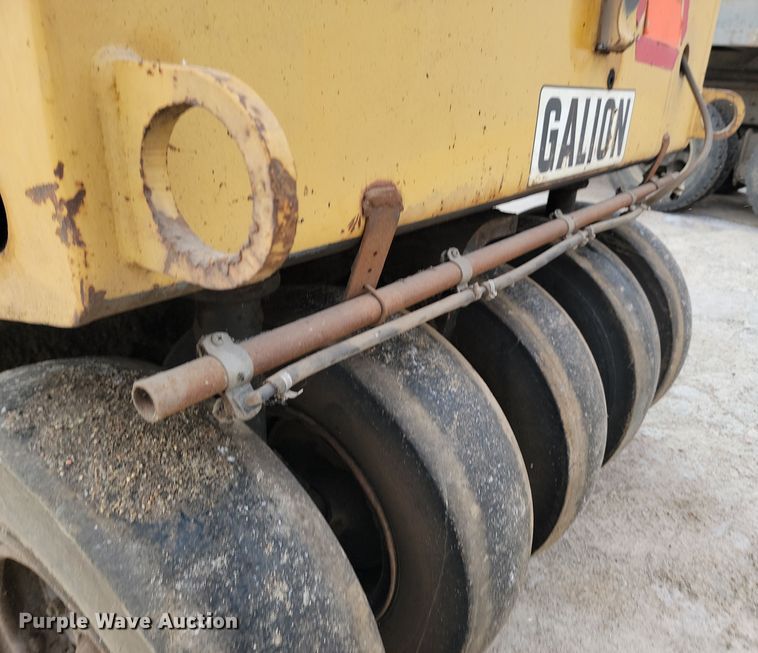 image for item KU9069 Galion P3500A  pneumatic roller