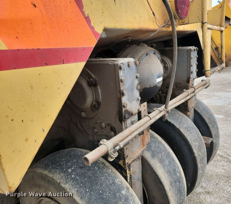 image for item KU9069 Galion P3500A  pneumatic roller