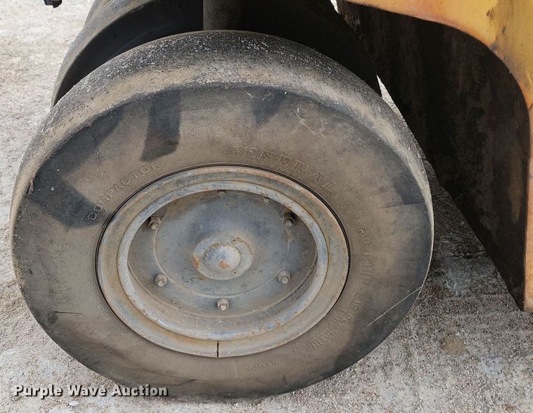 image for item KU9069 Galion P3500A  pneumatic roller