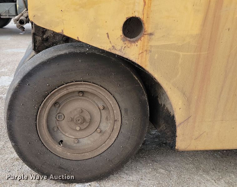 image for item KU9069 Galion P3500A  pneumatic roller