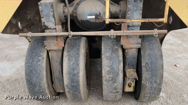 image for item KU9069 Galion P3500A  pneumatic roller