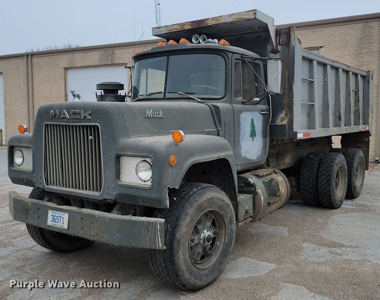 image for item KU9070 1981 Mack RD688S  dump truck