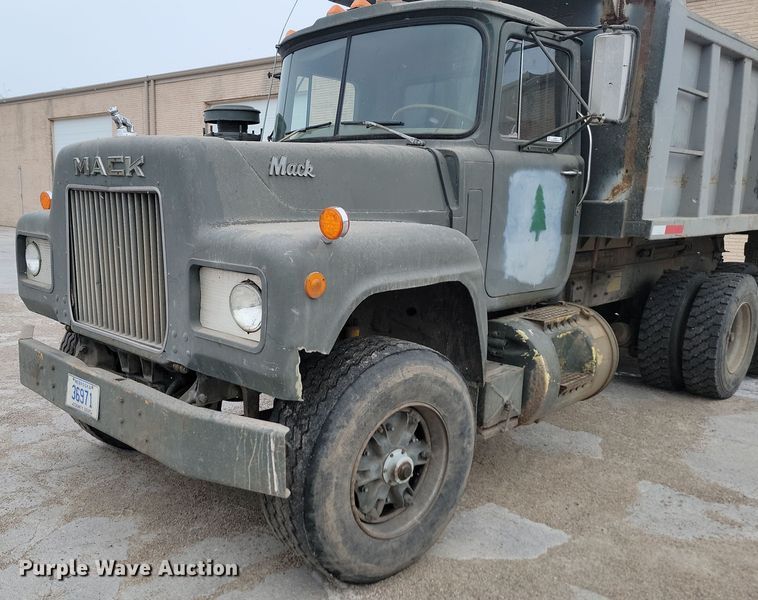 image for item KU9070 1981 Mack RD688S  dump truck