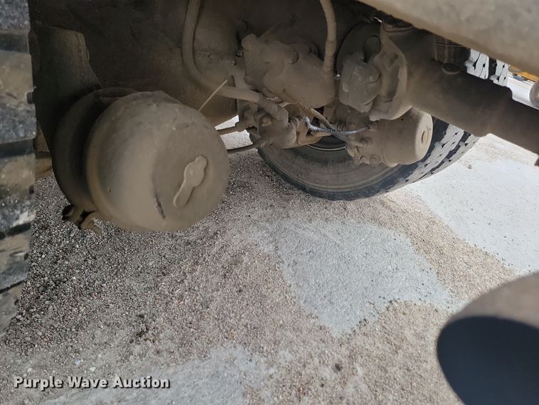 image for item KU9070 1981 Mack RD688S  dump truck