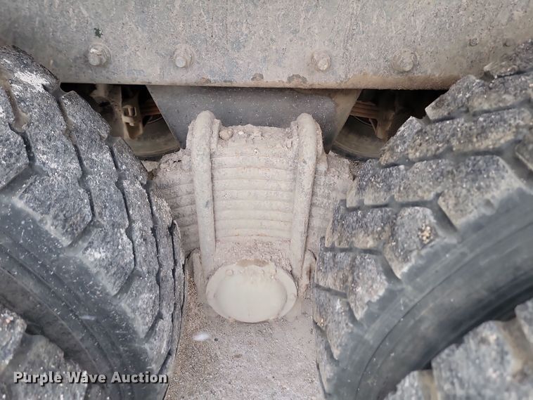 image for item KU9070 1981 Mack RD688S  dump truck