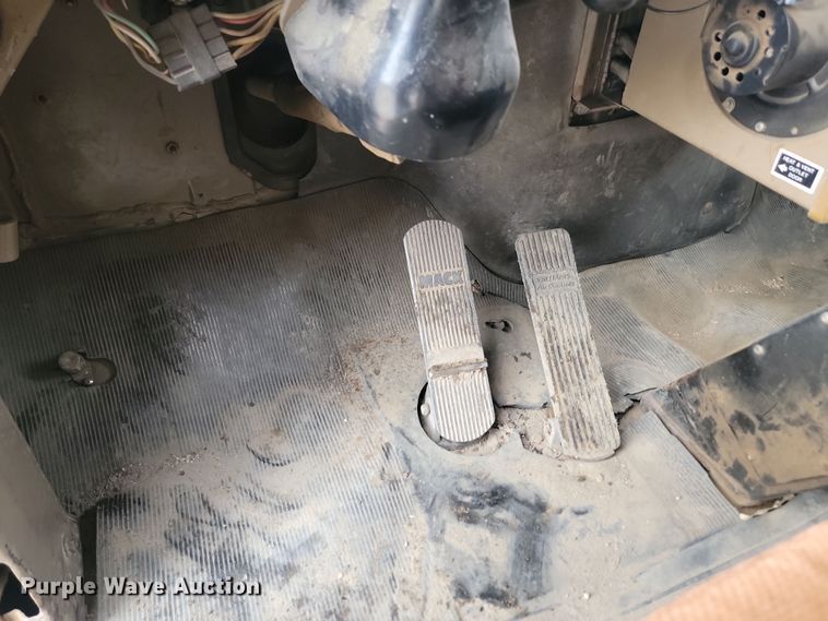 image for item KU9070 1981 Mack RD688S  dump truck