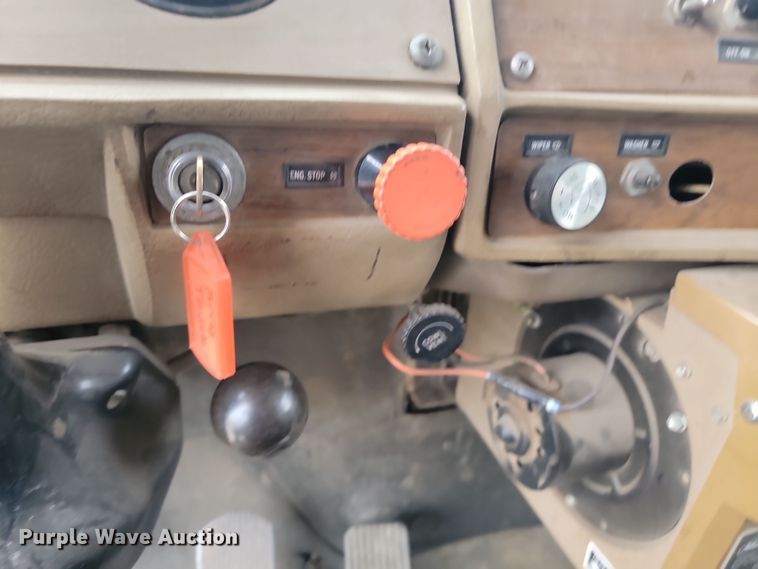 image for item KU9070 1981 Mack RD688S  dump truck