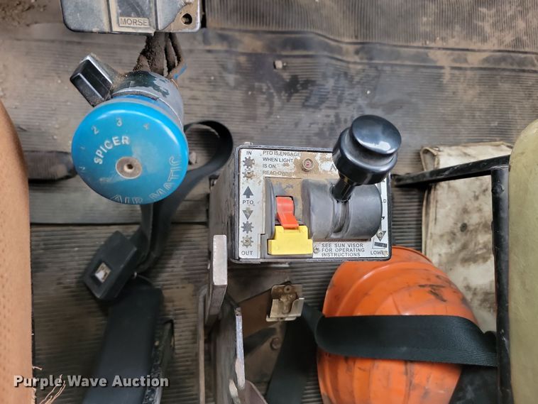 image for item KU9070 1981 Mack RD688S  dump truck