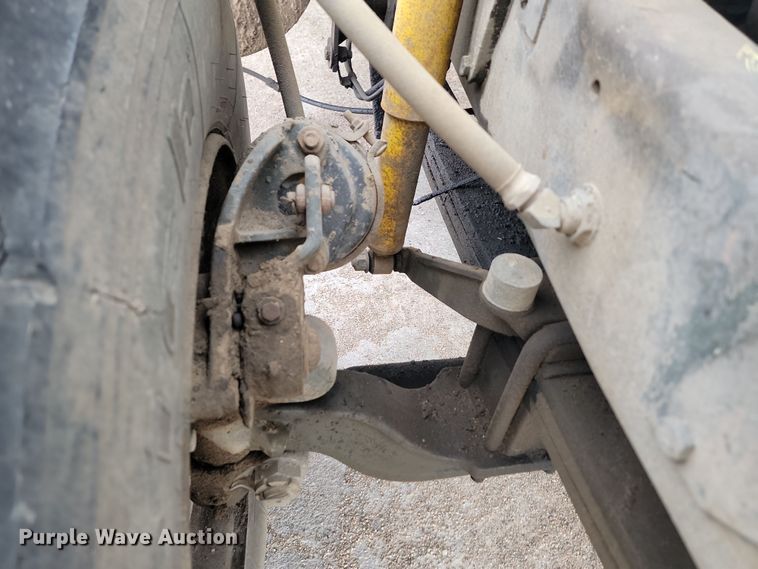 image for item KU9070 1981 Mack RD688S  dump truck