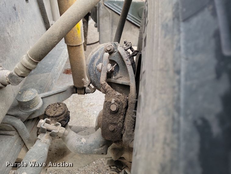 image for item KU9070 1981 Mack RD688S  dump truck