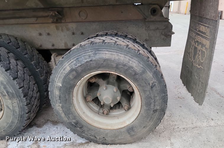 image for item KU9070 1981 Mack RD688S  dump truck