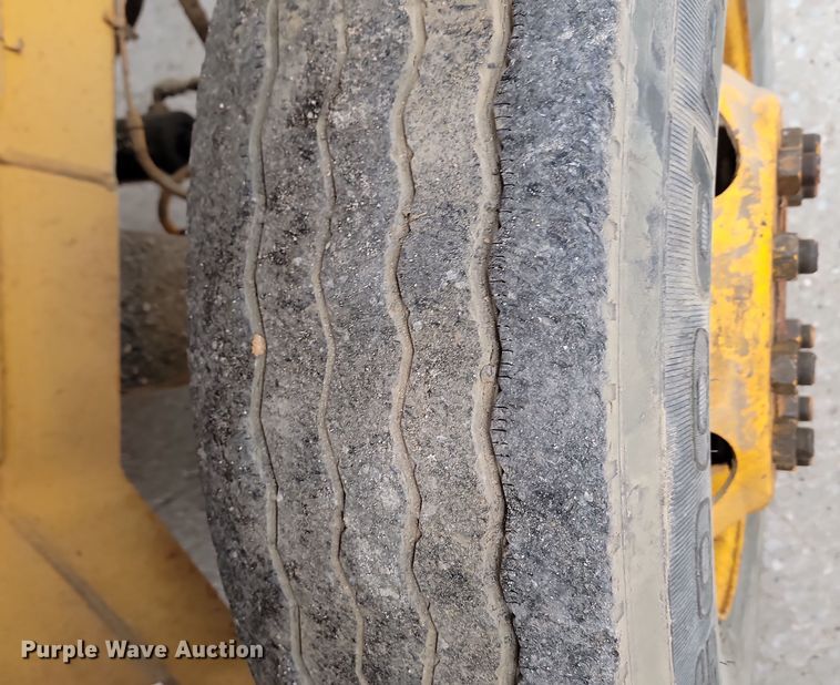 image for item KU9071 Etnyre  chip spreader