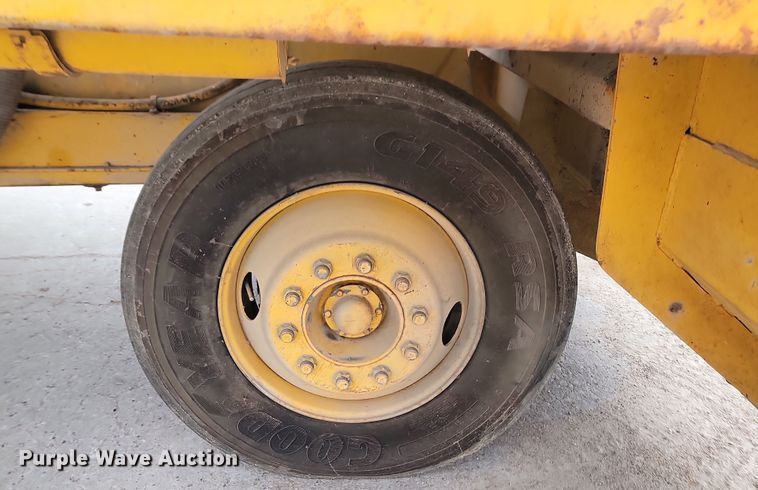 image for item KU9071 Etnyre  chip spreader