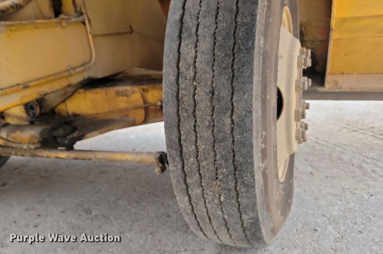 image for item KU9071 Etnyre  chip spreader