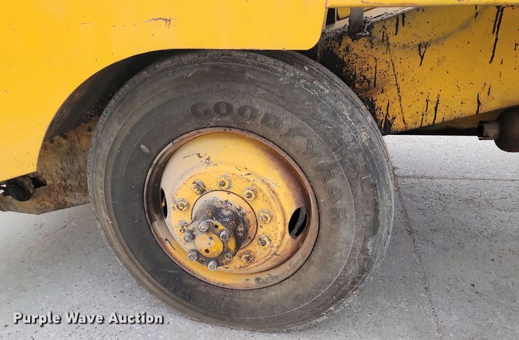 image for item KU9071 Etnyre  chip spreader