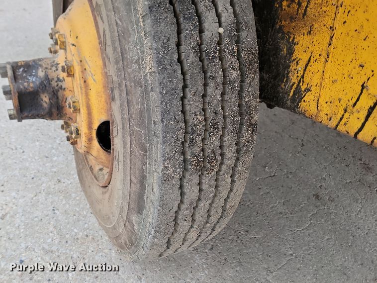 image for item KU9071 Etnyre  chip spreader