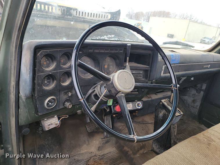 image for item KU9072 1984 GMC ME6500  semi truck