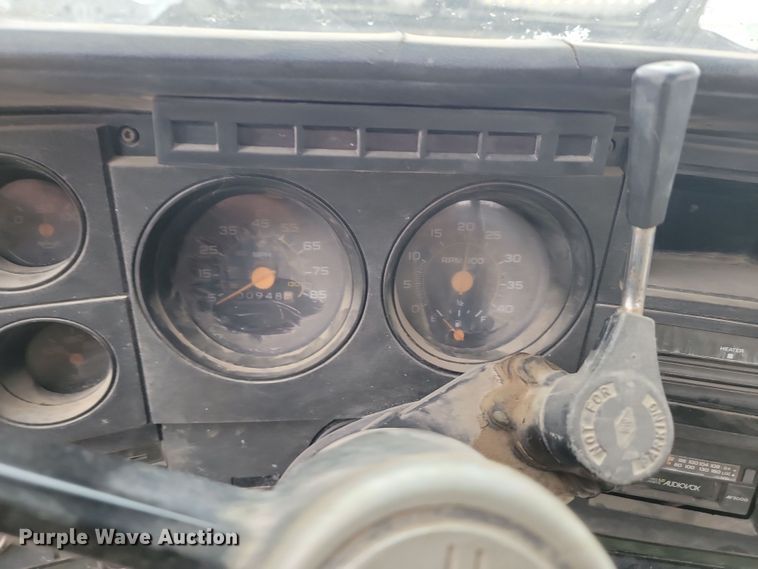 image for item KU9072 1984 GMC ME6500  semi truck