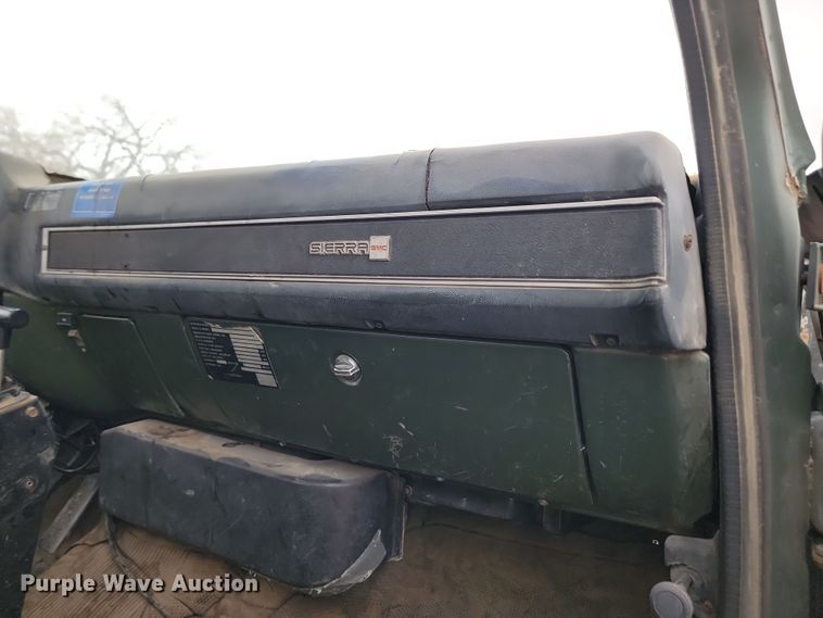 image for item KU9072 1984 GMC ME6500  semi truck