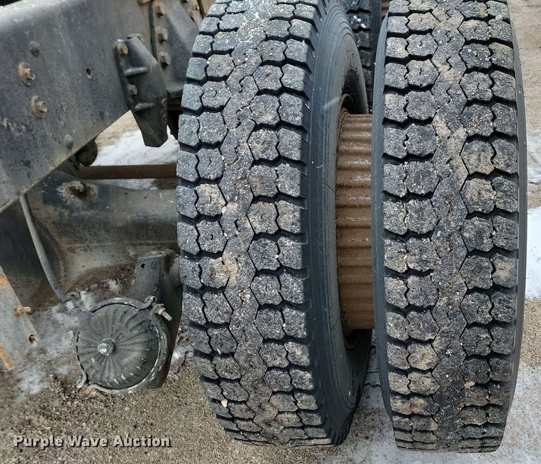 image for item KU9072 1984 GMC ME6500  semi truck