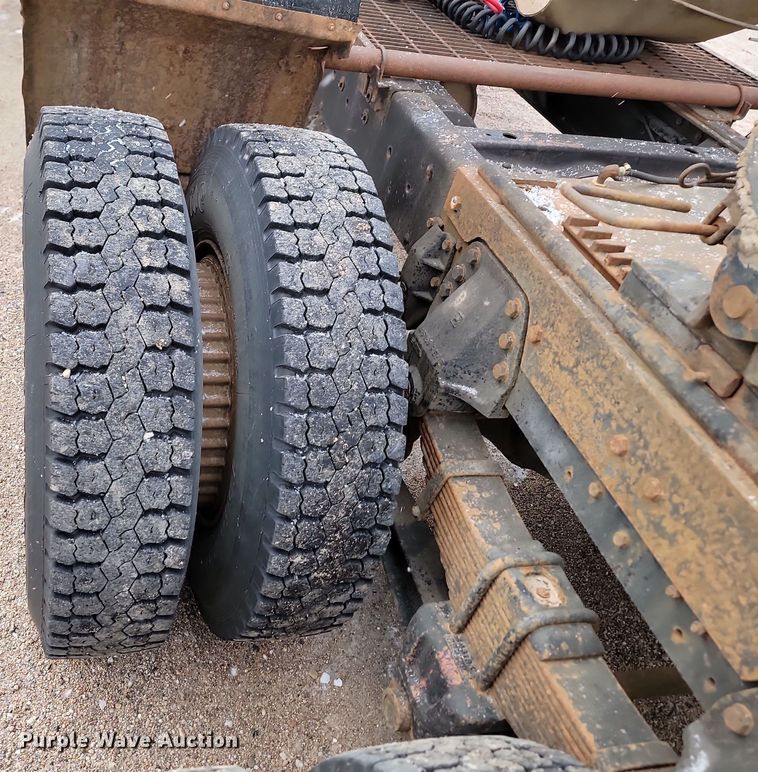 image for item KU9072 1984 GMC ME6500  semi truck