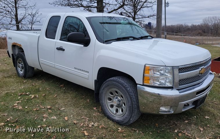 image for item LC9388 2013 Chevrolet Silverado 1500  Ext. Cab pickup truck