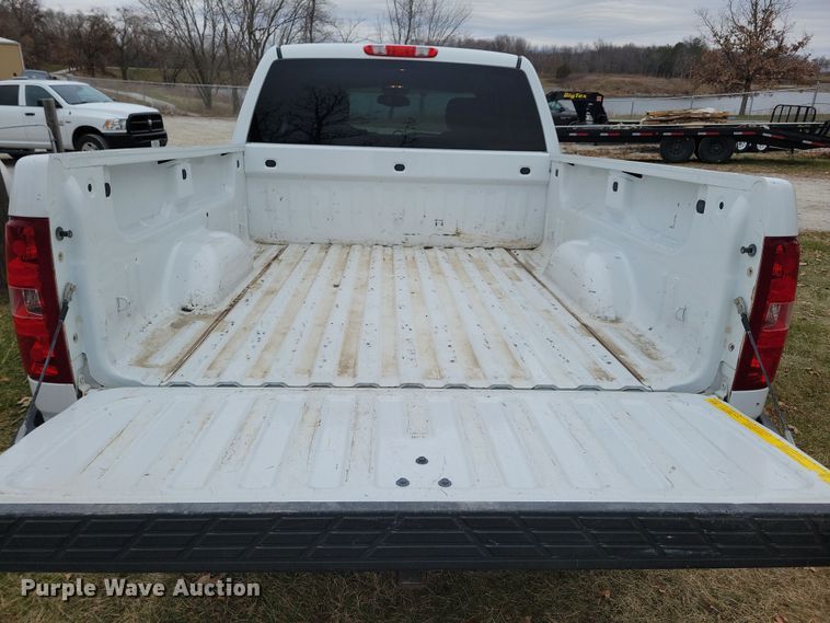 image for item LC9388 2013 Chevrolet Silverado 1500  Ext. Cab pickup truck