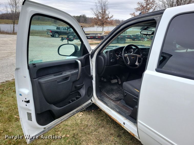 image for item LC9388 2013 Chevrolet Silverado 1500  Ext. Cab pickup truck