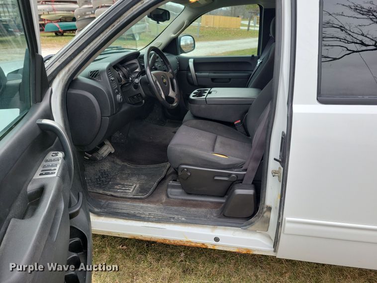 image for item LC9388 2013 Chevrolet Silverado 1500  Ext. Cab pickup truck