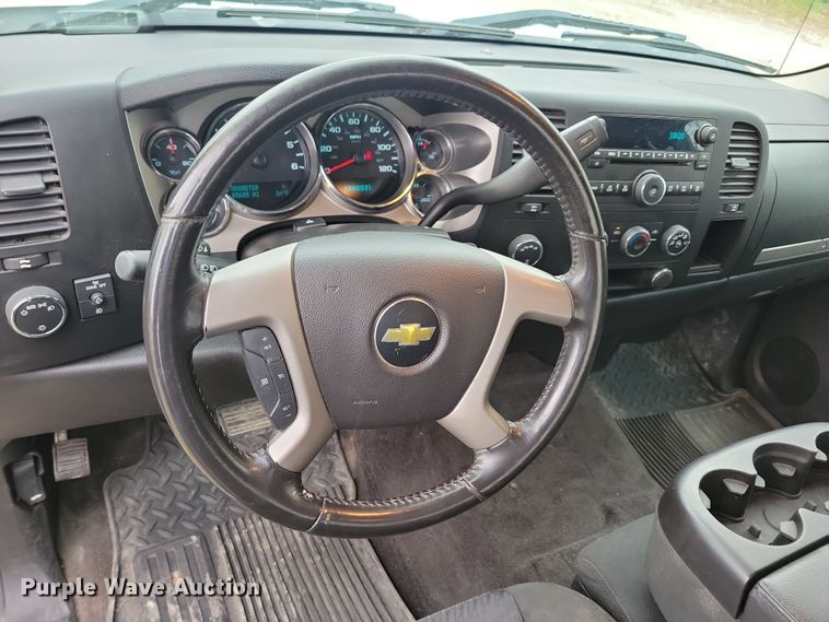 image for item LC9388 2013 Chevrolet Silverado 1500  Ext. Cab pickup truck