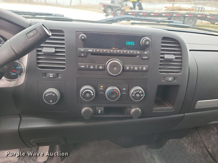 image for item LC9388 2013 Chevrolet Silverado 1500  Ext. Cab pickup truck