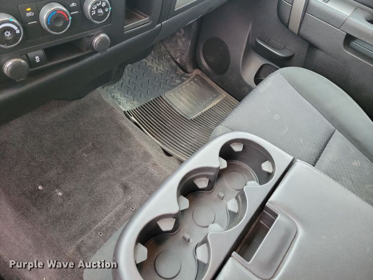 image for item LC9388 2013 Chevrolet Silverado 1500  Ext. Cab pickup truck