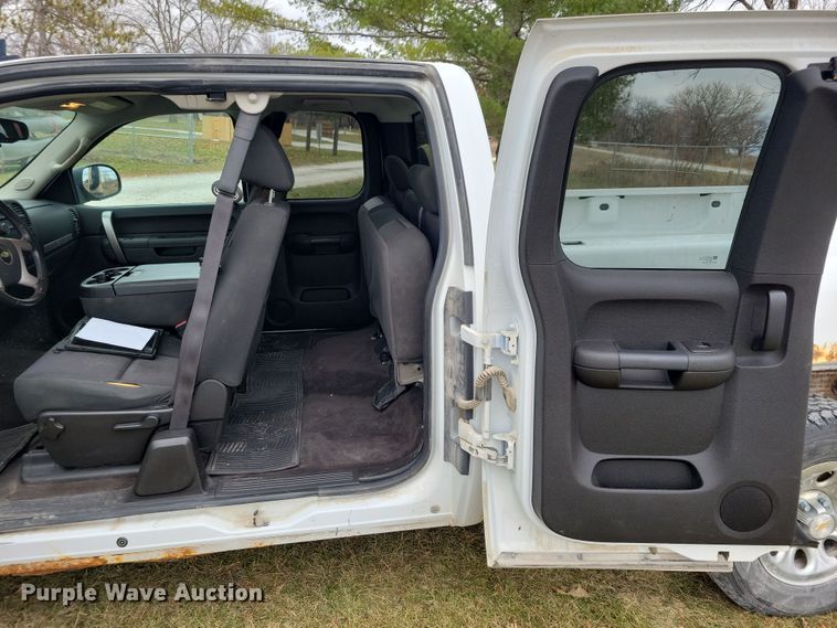 image for item LC9388 2013 Chevrolet Silverado 1500  Ext. Cab pickup truck