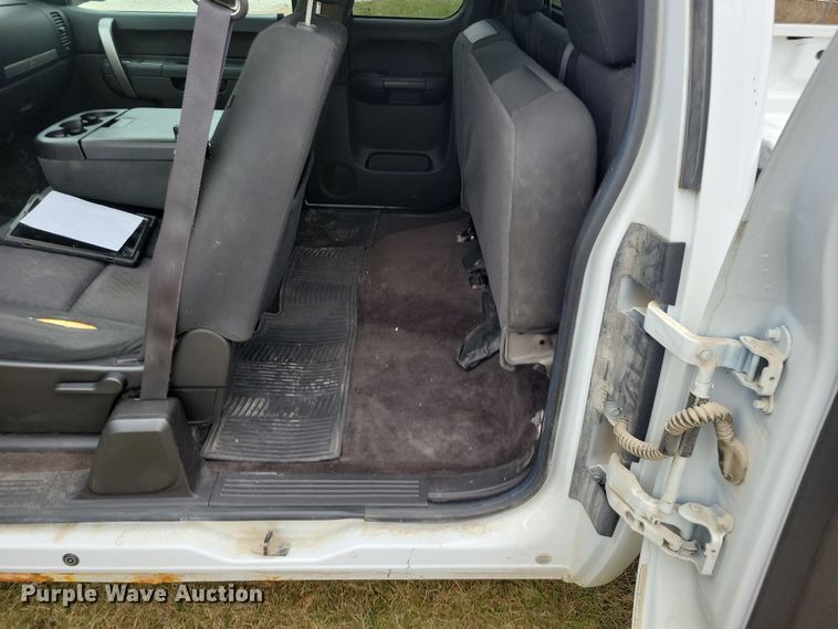 image for item LC9388 2013 Chevrolet Silverado 1500  Ext. Cab pickup truck