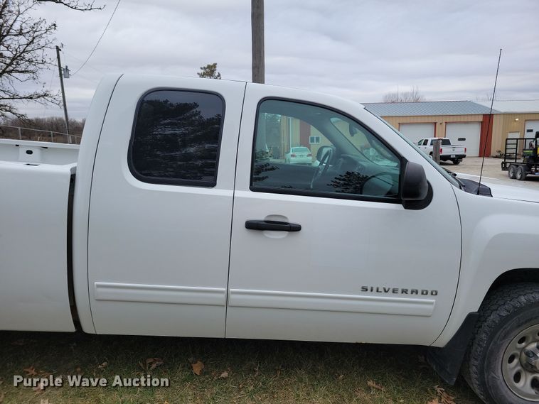 image for item LC9388 2013 Chevrolet Silverado 1500  Ext. Cab pickup truck
