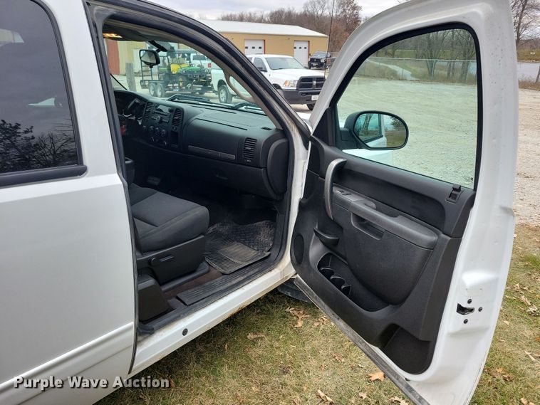 image for item LC9388 2013 Chevrolet Silverado 1500  Ext. Cab pickup truck