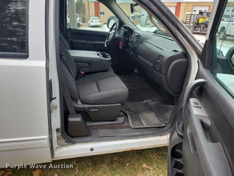 image for item LC9388 2013 Chevrolet Silverado 1500  Ext. Cab pickup truck