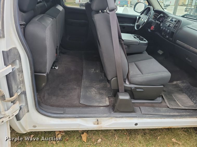 image for item LC9388 2013 Chevrolet Silverado 1500  Ext. Cab pickup truck