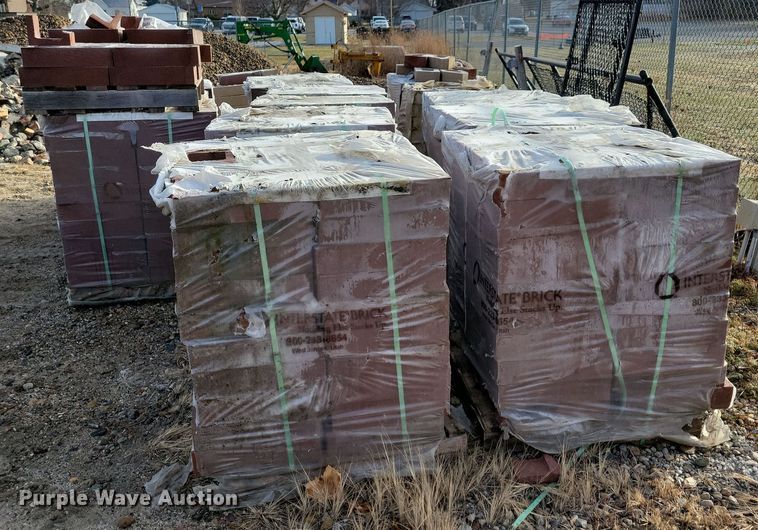image for item LC9411 Approximately 13 pallets of bricks