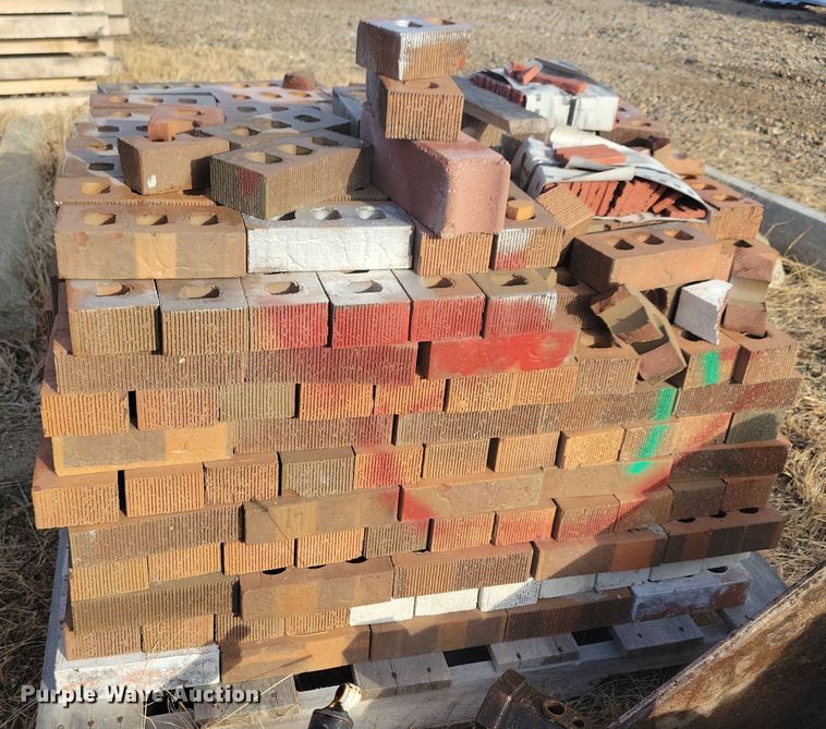image for item LC9411 Approximately 13 pallets of bricks