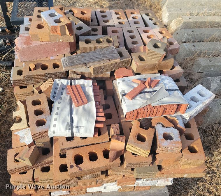 image for item LC9411 Approximately 13 pallets of bricks
