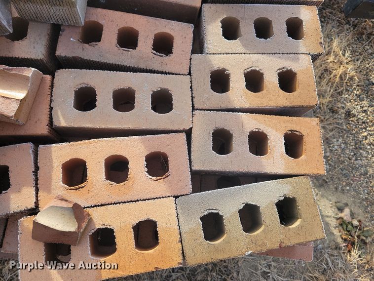 image for item LC9411 Approximately 13 pallets of bricks